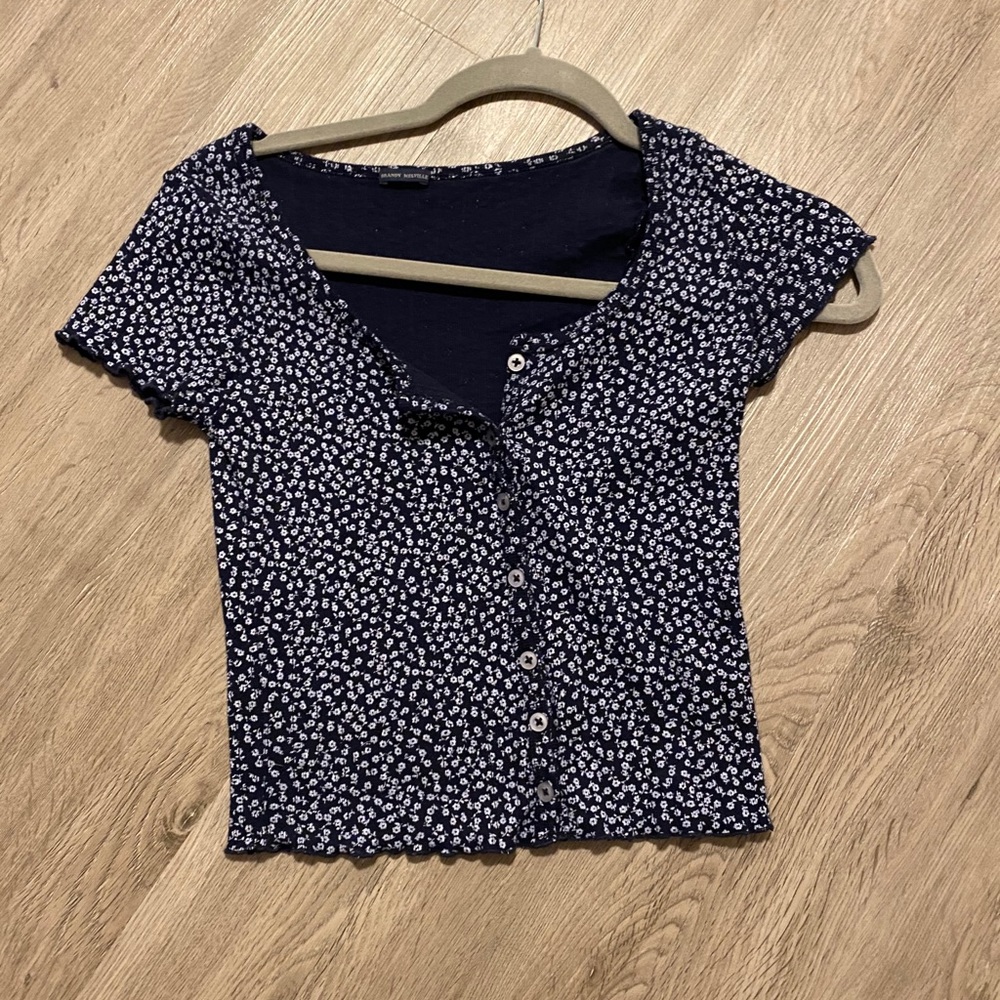BRAND NEW brandy melville button up top